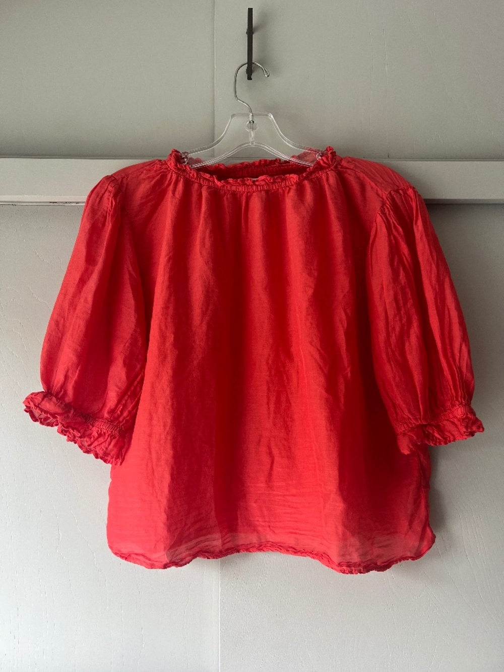 Velvet by Graham & Spencer Coral Color Ruffle Puff Sleeve Silk Blend Top XS